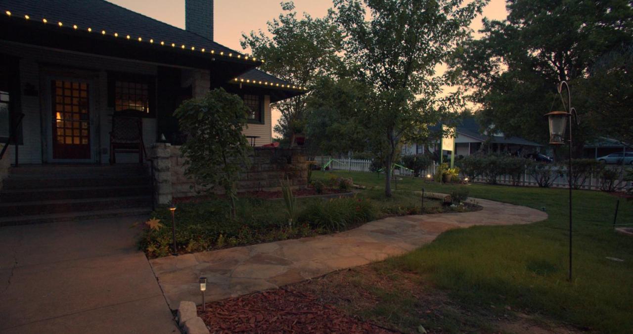 Granbury Gardens Bed And Breakfast Екстер'єр фото
