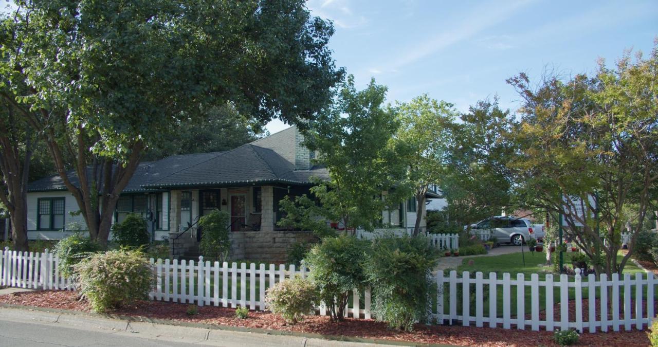 Granbury Gardens Bed And Breakfast Екстер'єр фото