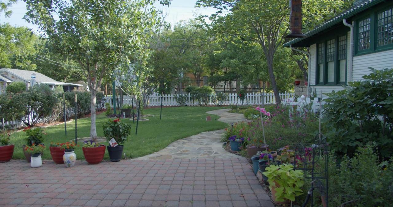 Granbury Gardens Bed And Breakfast Екстер'єр фото