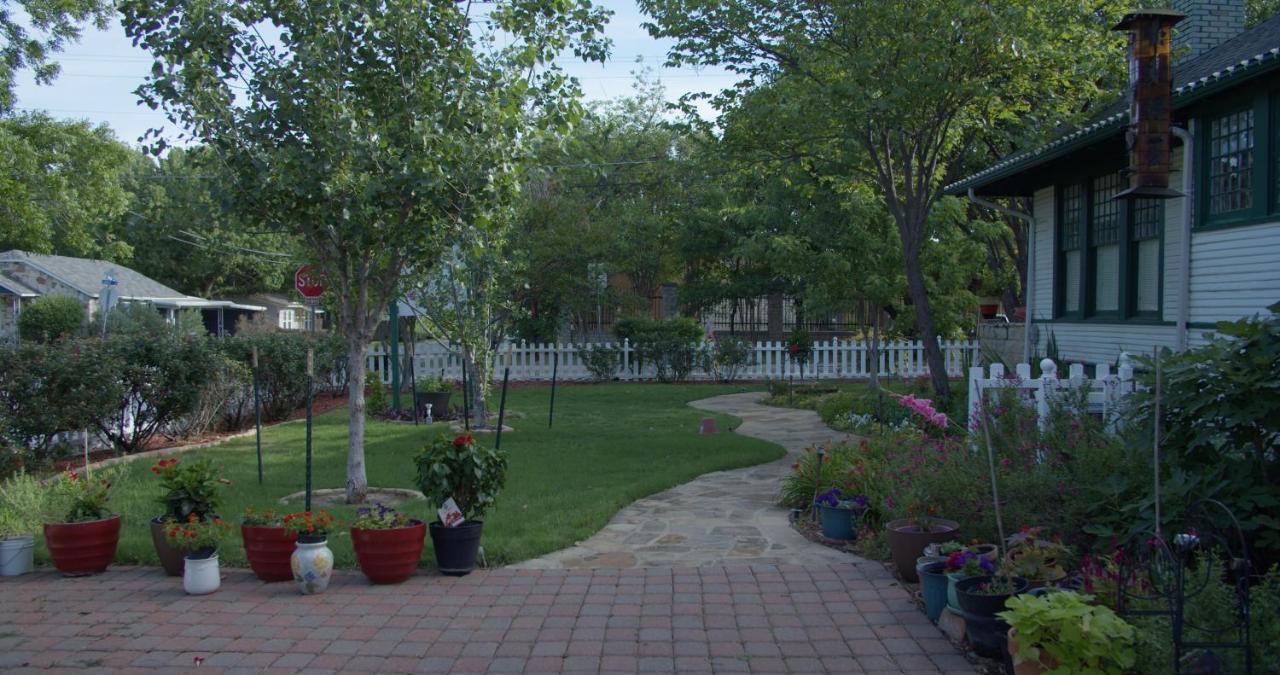 Granbury Gardens Bed And Breakfast Екстер'єр фото
